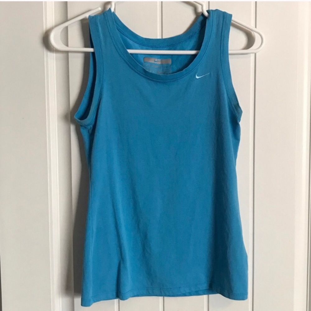 🎩4/30🎩Nike tank